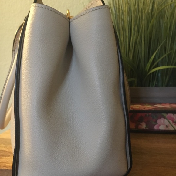 ❌SOLD❌ Burberry Buckle Handbag - Picture 4 of 8